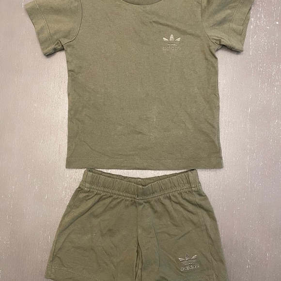 Adidas Olive Baby Outfit - Picture 1 of 4